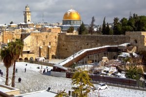 Een niet alledaags plaatje bij de Kotel